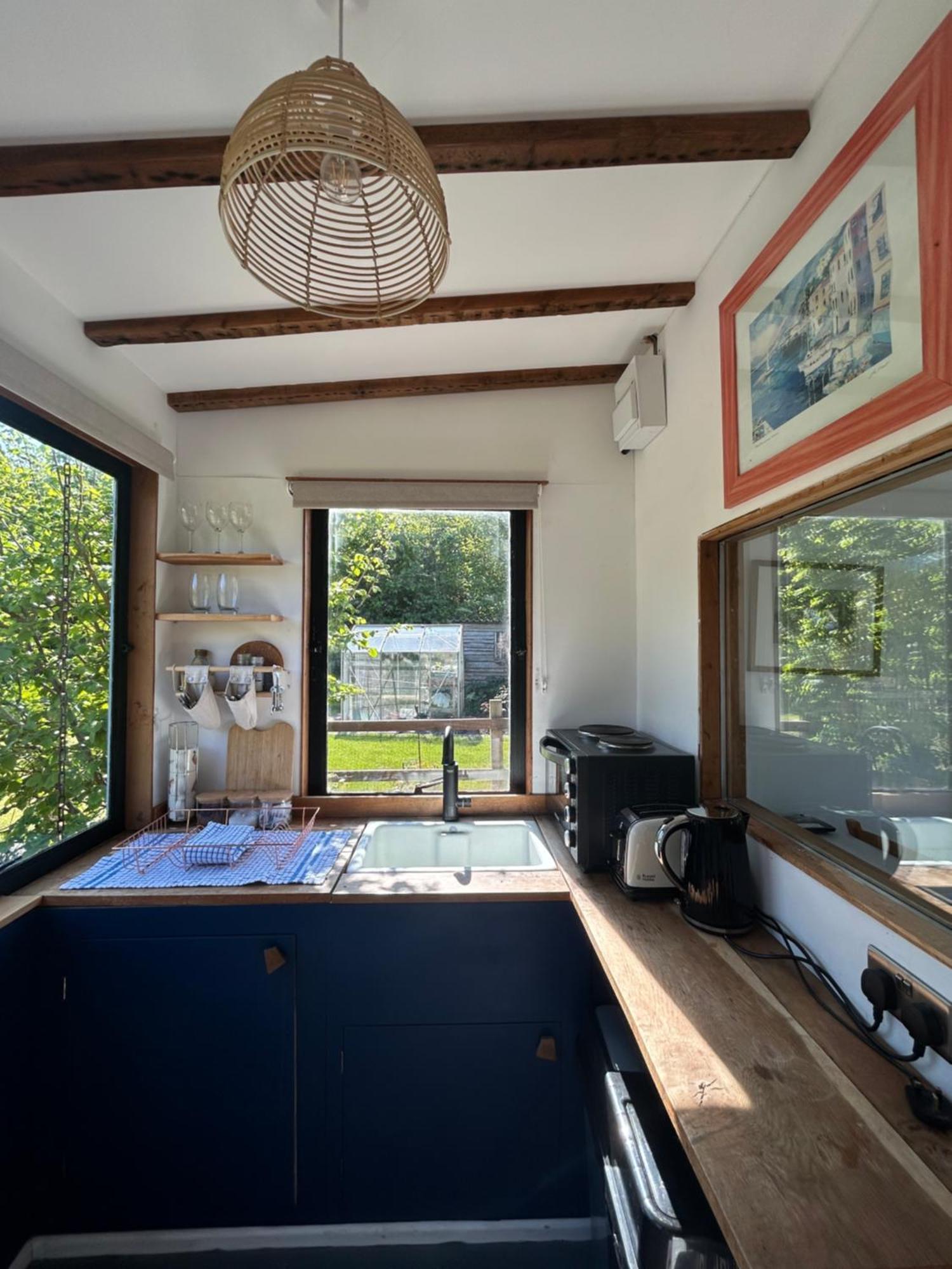 Countryside Garden Summer House 칼른 외부 사진